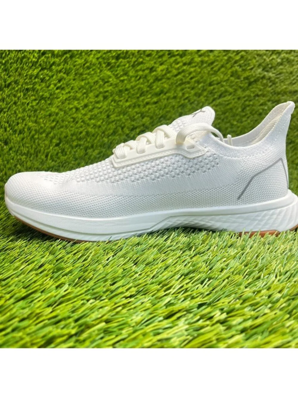 Flux Adapt Runner White Gum Womens Size 8 Athletic Walking Knit Shoes Sneakers